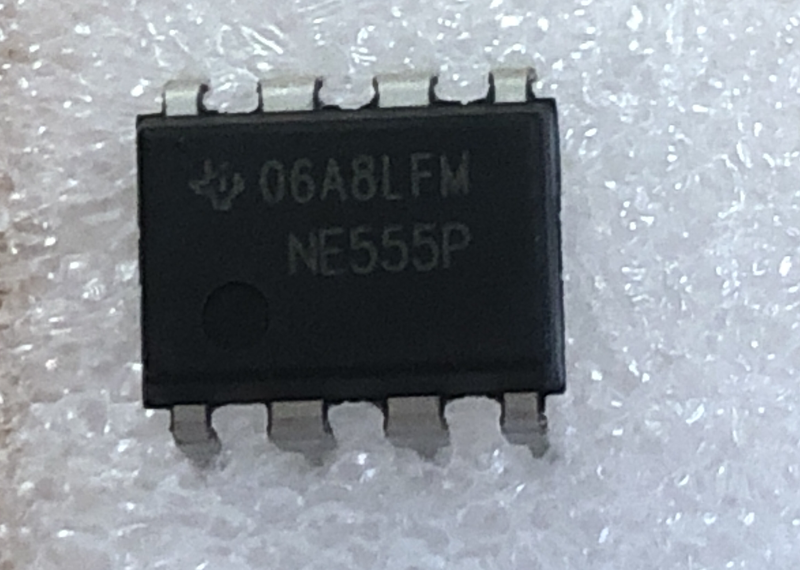 NE555P, микросхема