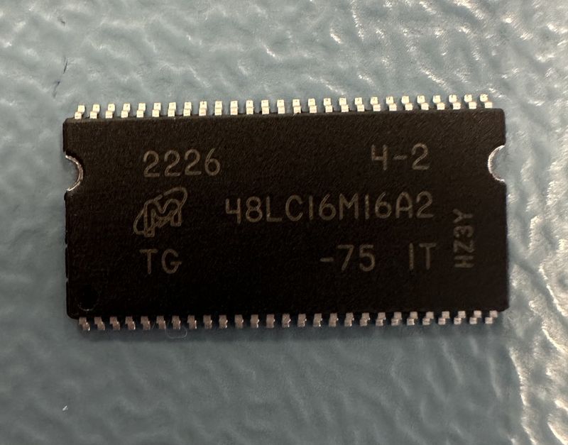 MT48LC16M16A2TG-75AIT, микросхема