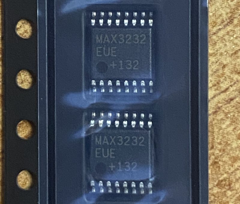 MAX3232EUE+, микросхема