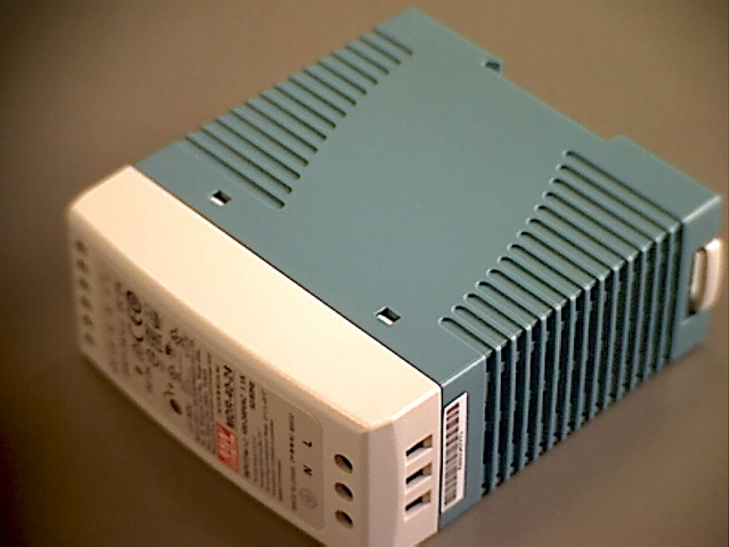 MDR-40-24, AC/DC-конвертор  на DIN-рейку 40Вт, выход 24В/1,66A, рег. вых 24…30В, вход 85…264V AC, 47…63Гц /120…370В DC, изоляция 3000В AC, 40х90х100мм, -20…+70°С