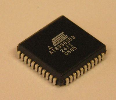 AT89S8252-24JI, микросхема