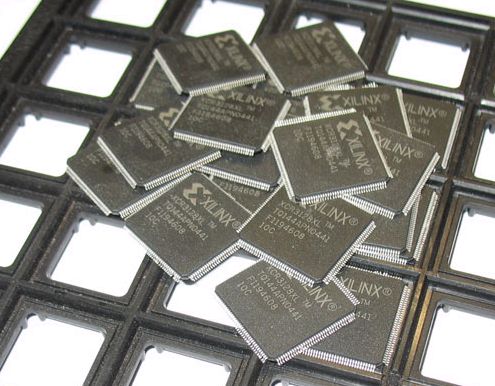 XCR3128XL-7VQ100C, микросхема